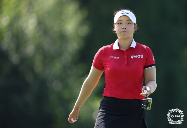 2타 차 단독 선두를 유지한 김민솔. 사진 제공=KLPGA