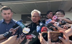 젠슨 황…"中에 H20 후속 칩 공급 美와 대화 중"