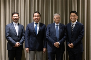 “SK바사가 딱 맞다”…빌 게이츠가 12년째 손잡은 이유