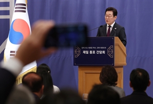 [속보]李 대통령 日총리관저 도착…곧 한일정상회담 시작
