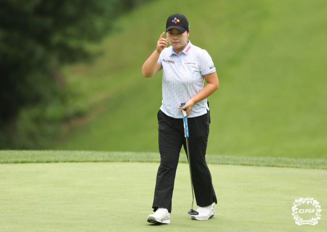 홍정민은 지난주 상금 랭킹 1위로 올라선 데 이어 이번 주 대상 포인트 1위도 꿰찼다. 사진 제공=KLPGA