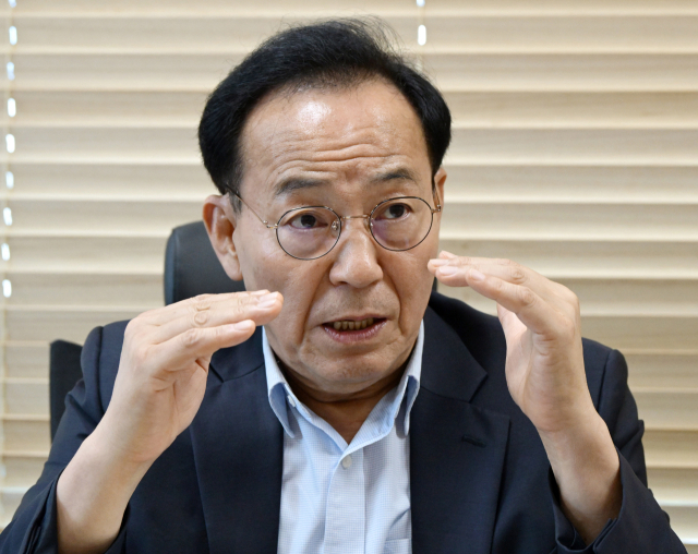 김태기 중앙노동위원회 위원장이 19일 서울 중구 T타워에 있는 중노위 서울사무소에서 본지와 인터뷰를 하고 있다. 성형주 기자 2025.08.19