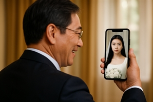 “28살 연하 아내, 월 2만원이면 충분”…4년 만에 재혼한 50대의 '기막힌 결혼식'