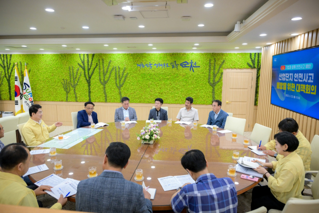 노관규 순천시장이 25일 순천시청 회의실에서 열린 중대재해 예방을 위한 관계기관 긴급 대책 회의를 주재하고 있다. 사진 제공=순천시