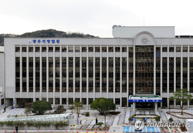 '지하철 성범죄' 저지른 난민, 한국 안 떠난다…법원 "추방할 정도는 아냐", 왜?