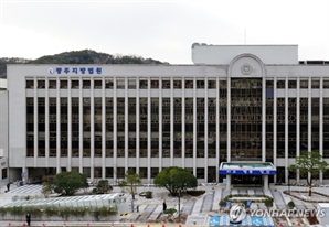 '지하철 성범죄' 저지른 난민, 한국 안 떠난다…법원 "추방할 정도는 아냐", 왜?