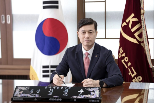 [단독] 김정수 KIDA원장, 직장갑질 3개월간 ‘쉬쉬’…‘피해자를 분리조치’ 하려해[이현호의 밀리터리!톡]