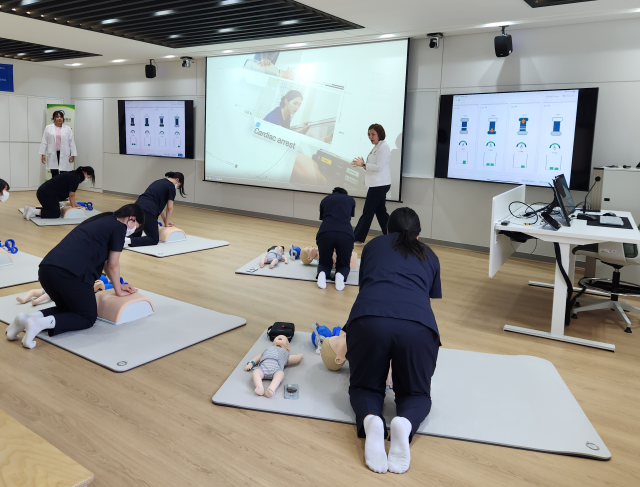 마산대학교가 운영하는 외국인 요양보호사 양성 수업. 사진 제공=경남도