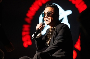 김건모, 6년만에 복귀…9월부터 전국투어 콘서트 연다