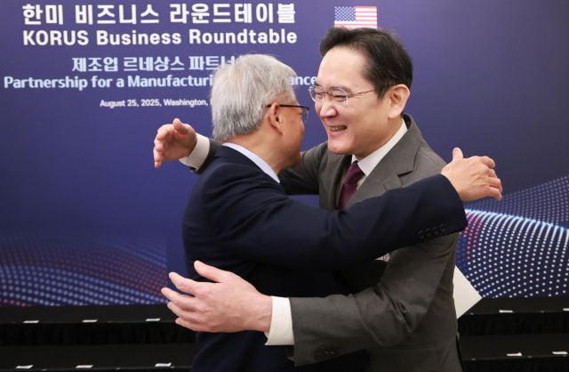 이재용·젠슨황 ‘뜨거운 포옹’…AI 반도체 빅딜 예고편일까