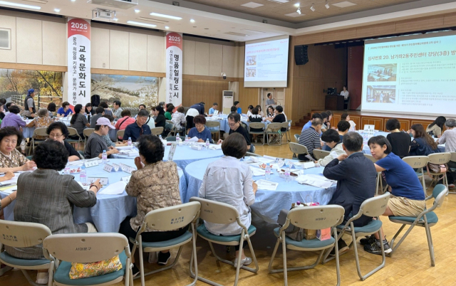 서대문구 주민참여예산위원회가 모여 회의를 진행하고 있다. 사진제공=서대문구