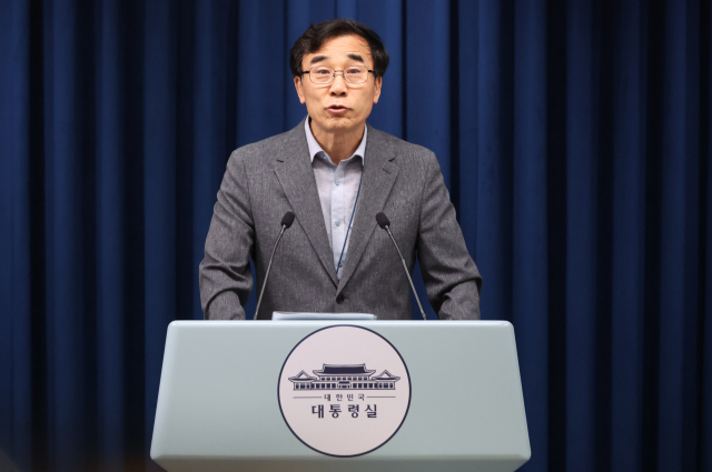 대통령실 경청통합수석, 아리셀 참사 유족 만나 위로