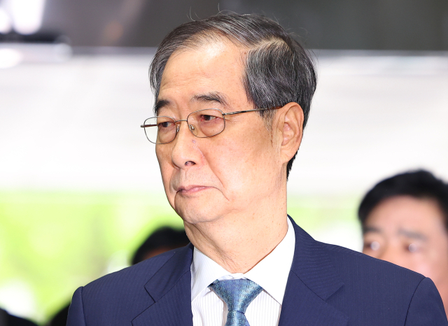 윤석열 전 대통령의 내란 행위 방조 혐의를 받는 한덕수 전 국무총리가 27일 구속 전 피의자 심문(영장실질심사)을 위해 서울 서초구 서울중앙지법에 출석하고 있다. 2025.8.27. 연합뉴스