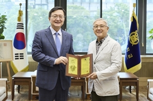 서울대, 오뚜기함태호재단에 감사패