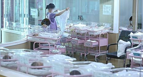 "산후조리원? 그냥 호강하려는 거 아니냐"…'2주 400만원'에 불만 터진 남편