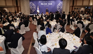 日 국적 택했던 재일동포 설움, 李 대통령이 달랬다