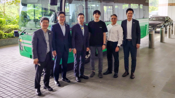 기보, 싱가포르서 에이투지 자율주행 버스 시승 행사