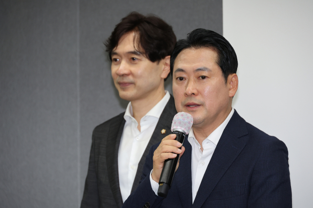 장동혁 국민의힘 대표가 28일 인천국제공항공사 항공교육원에서 현안 관련 기자간담회를 하고 있다. 연합뉴스