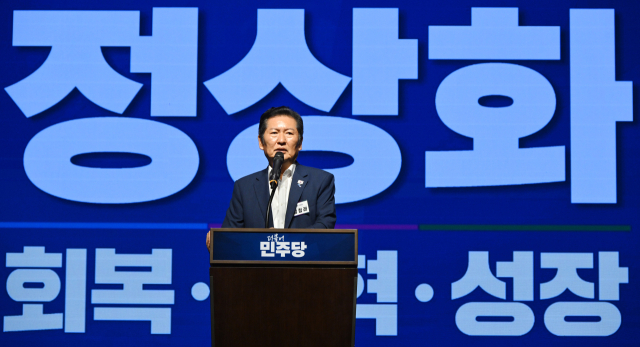 정청래 더불어민주당 대표가 28일 인천 중구 파라다이스시티 컨벤션센터에서 열린 '2025년 정기국회 대비 국회의원 워크숍'에서 인사말을 하고 있다. 영종도=오승현 기자 2025.08.28
