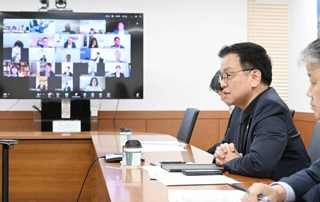 2025년 4월 서울 종로구 정부서울청사에서 최상목 부총리 겸 기획재정부 장관이 재경관 회의를 화상으로 주재하고 있다. 사진 제공=기획재정부