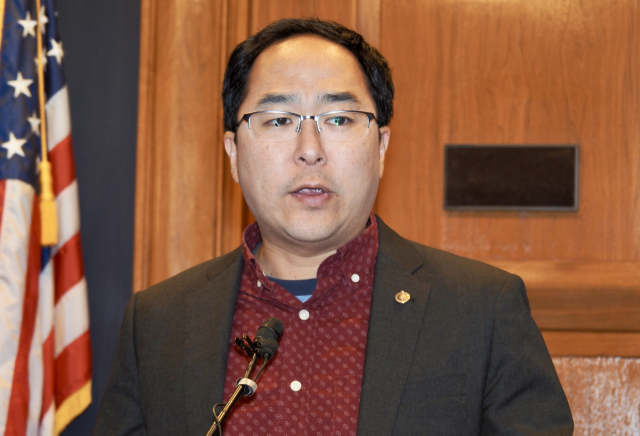 앤디 김 미 연방 상원의원이 28일(현지 시간) 워싱턴DC에서 특파원 간담회를 하고 있다. 워싱턴특파원단