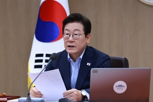 與의원 만난 李대통령 "지금은 역사의 변곡점…개혁 잘 추진하리라 믿어"