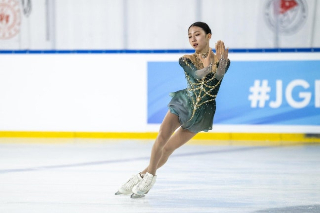우아한 연기 펼치는 김유재. ISU 소셜미디어 캡처