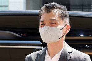 카카오, '김범수 사법 리스크'에 공든 탑 무너질 위기…돌파구는?