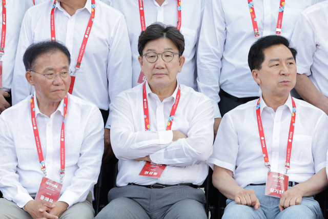 권성동 국민의힘 의원이 28일 오후 인천 인천국제공항공사 인재개발원에서 열린 국민의힘 국회의원 연찬회에서 생각에 잠겨 있다. 뉴스1