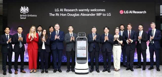더글라스 알렉산더 영국 국무상, LG AI연구원 방문