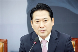 장동혁 "李, 속옷까지 벗어주고 와도 칭찬하기 바빠"