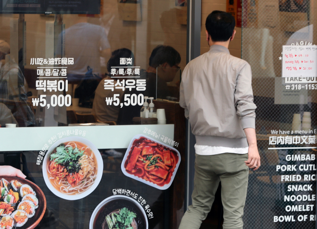 '세금으로 직장인 점심값 지원' 논란에 결국…농식품부, "3년 시범사업 후 결정"