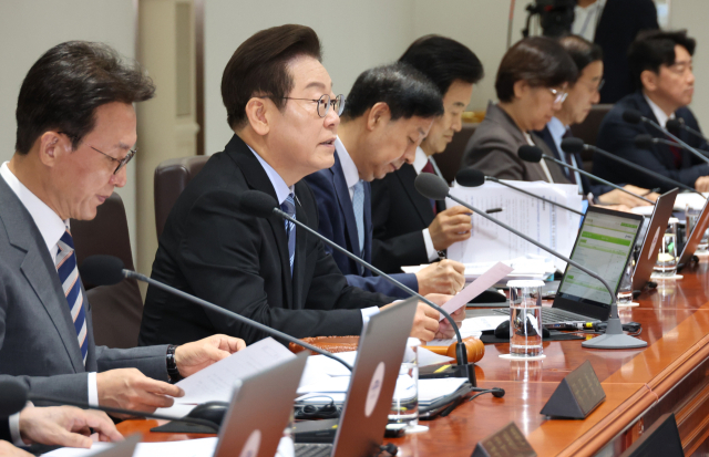 이재명 대통령이 2일 용산 대통령실에서 국무회의를 주재하고 있다. 연합뉴스