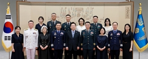李대통령, 軍수뇌부에 “사람에 충성 말고 국민 바라보라”