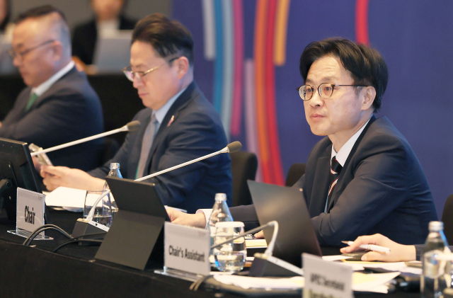 김정관 산업통상자원부 장관(의장)이 28일 부산 해운대구 파라다이스호텔에서 열린 APEC 에너지장관회의를 주재하고 있다. 사진=산업부