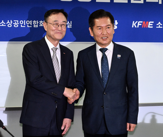 정청래 만난 소상공인연합회 "5인 미만 근로기준법 적용, 재고해 달라"