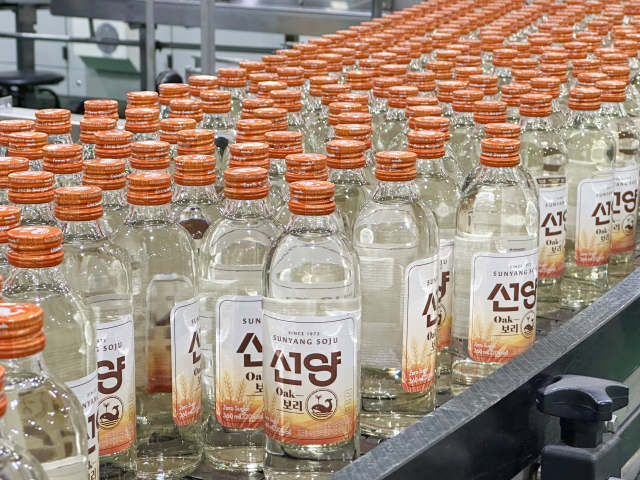 선양소주가 새롭게 출시한 ‘선양오크보리’. 사진제공=선양소주
