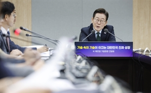 李대통령, 강소기업 찾아 “역량 있는 제조업 성장·발전해야”