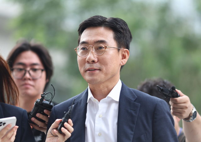 조영탁 IMS모빌리티 대표가 8월 20일 조사를 받기 위해 김건희 여사 관련 의혹을 수사하는 민중기 특별검사팀으로 출석하고 있다. 연합뉴스