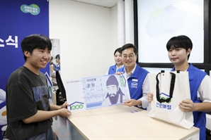 가천대 '천원매점'서 일일 점원 나선 김동연