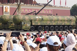 ICBM·스텔스기·AI 드론…美 때릴 '핵 3축 체계'도 첫 선[북중러 反美연대]