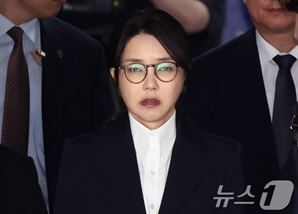 '논문 표절' 김건희 교원 자격 박탈…남부구치소에 결과 통보