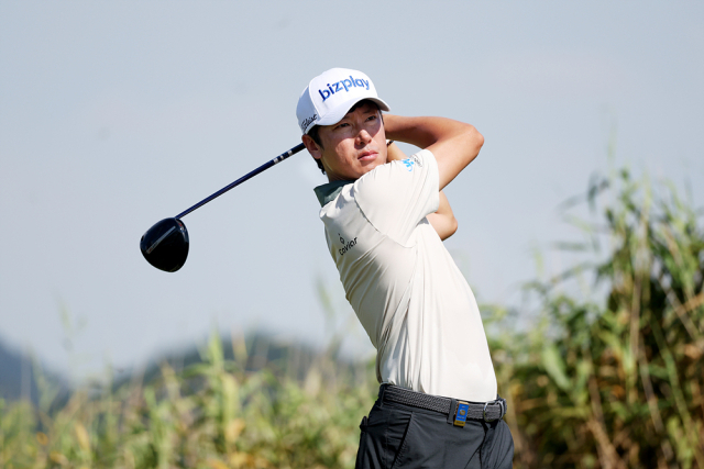 김태훈이 KPGA 투어 파운더스컵 1라운드 10번 홀에서 티샷을 하고 있다. 사진 제공=KPGA
