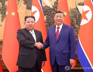[속보] 김정은 "국제정세가 어떻게 변하더라도 북중 우호 변치 않아"