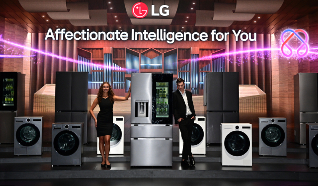IFA2025 전시관 입구에 'LG AI홈'을 형상화한 'LG AI 가전의 오케스트라' 연출 공간. 사진제공=LG전자