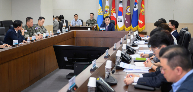안규백 국방부 장관이 5일 국방부 지휘부 회의실에서 군기강 확립 주요지휘관회의를 주관하고 있다. 사진 제공=국방부