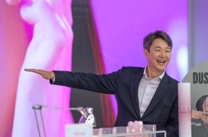 "롬앤 성과 인정"…김태욱 아이패밀리에스씨 회장, ‘화장품의 날’ 식품의약품안전처장 표창 수상