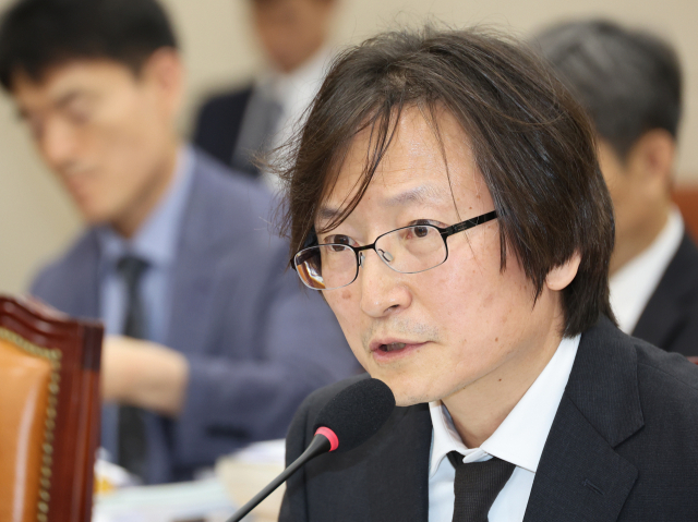 주병기 공정거래위원장 후보자가 5일 서울 여의도 국회 정무위원회에서 열린 인사청문회에서 의원 질의에 답변하고 있다. 연합뉴스