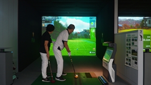 스마트 모니터 보며 휠체어 타고 경기…파크골프 신기술 직접 체험해 보세요