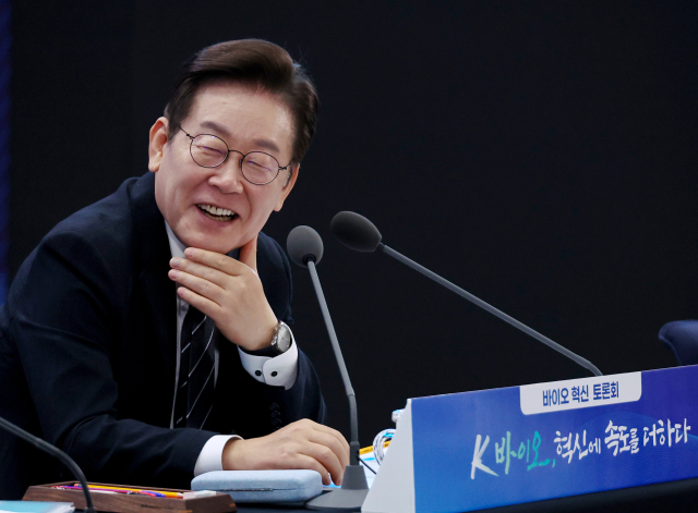 李대통령"바이오 신약 심사, 세계서 가장 짧게"